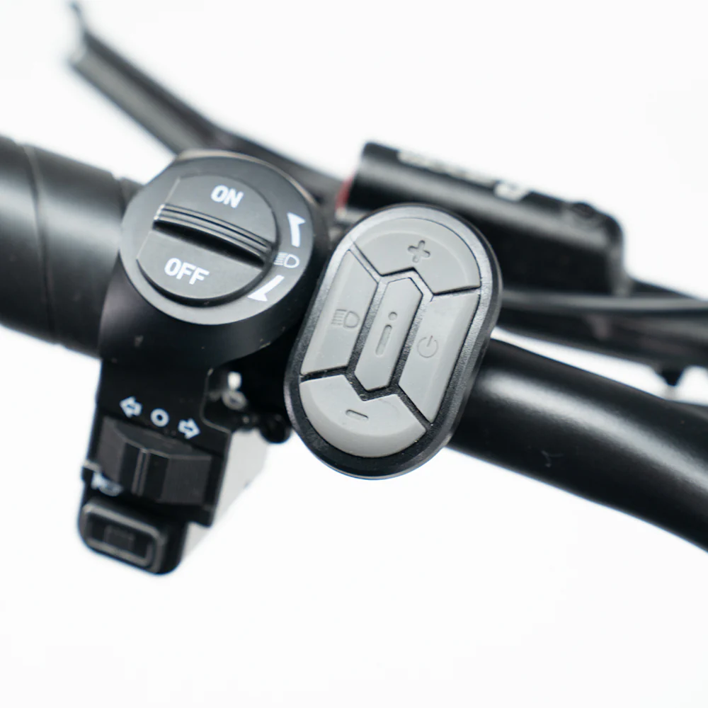 OUXI V8 Pro 24 inch Zwart fatbike - schakelaar